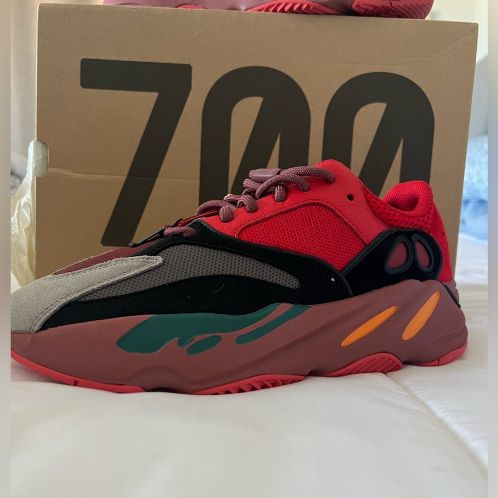 Adidas Yeezy boost 700